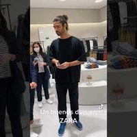 ¿Zara ofrece servicios de atención al cliente en línea?